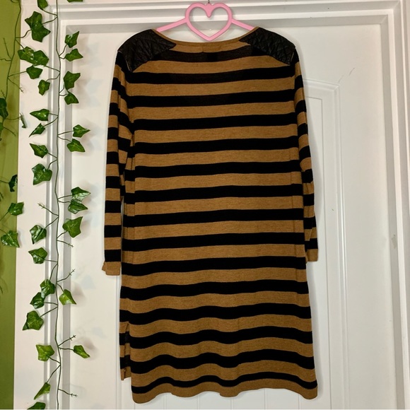 H&M | CAMEL AND BLACK STRIPED 3/4 LENGTH TOP - Picture 3 of 8